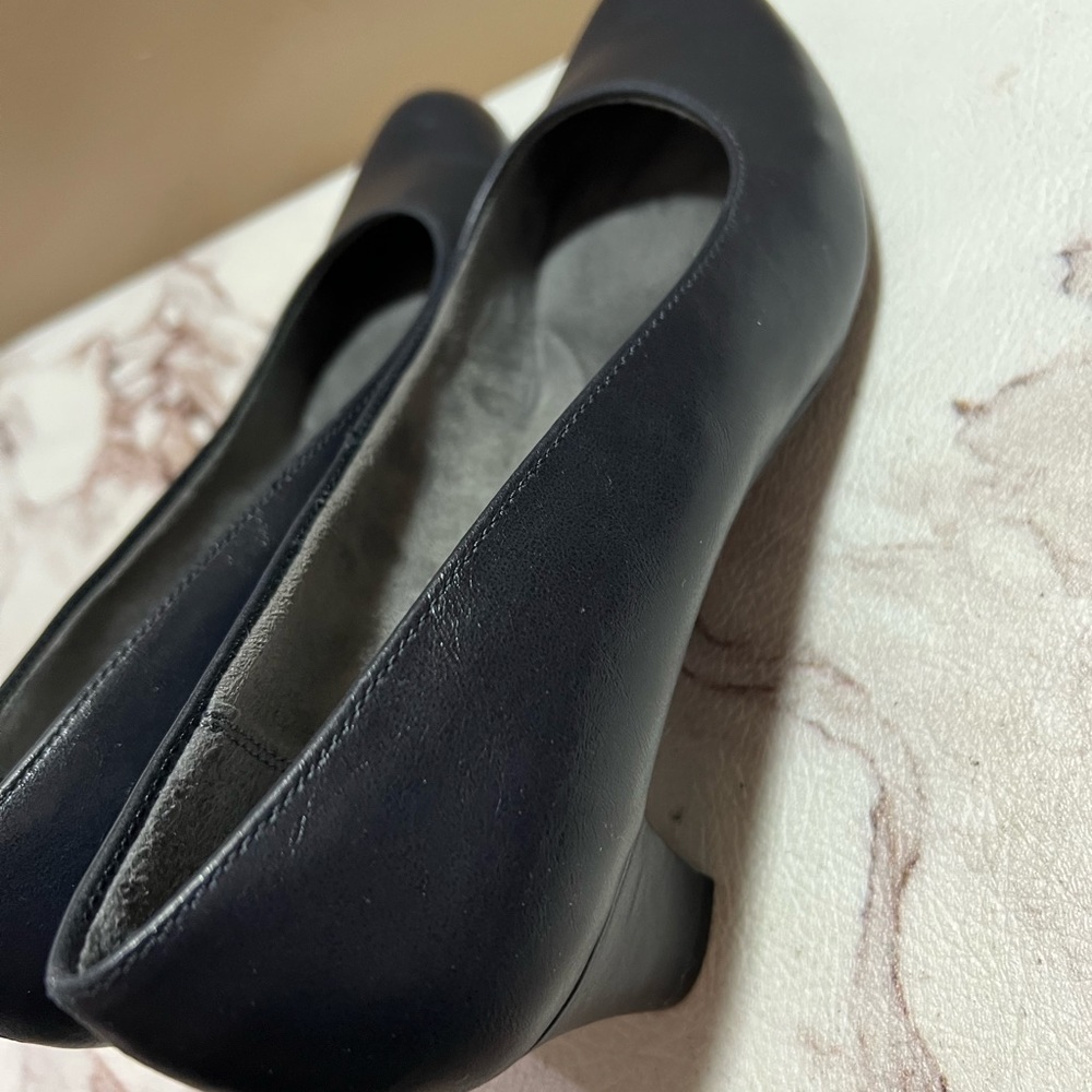 AEROSOLES Black Low Block Heel Pump - Picture 6 of 10